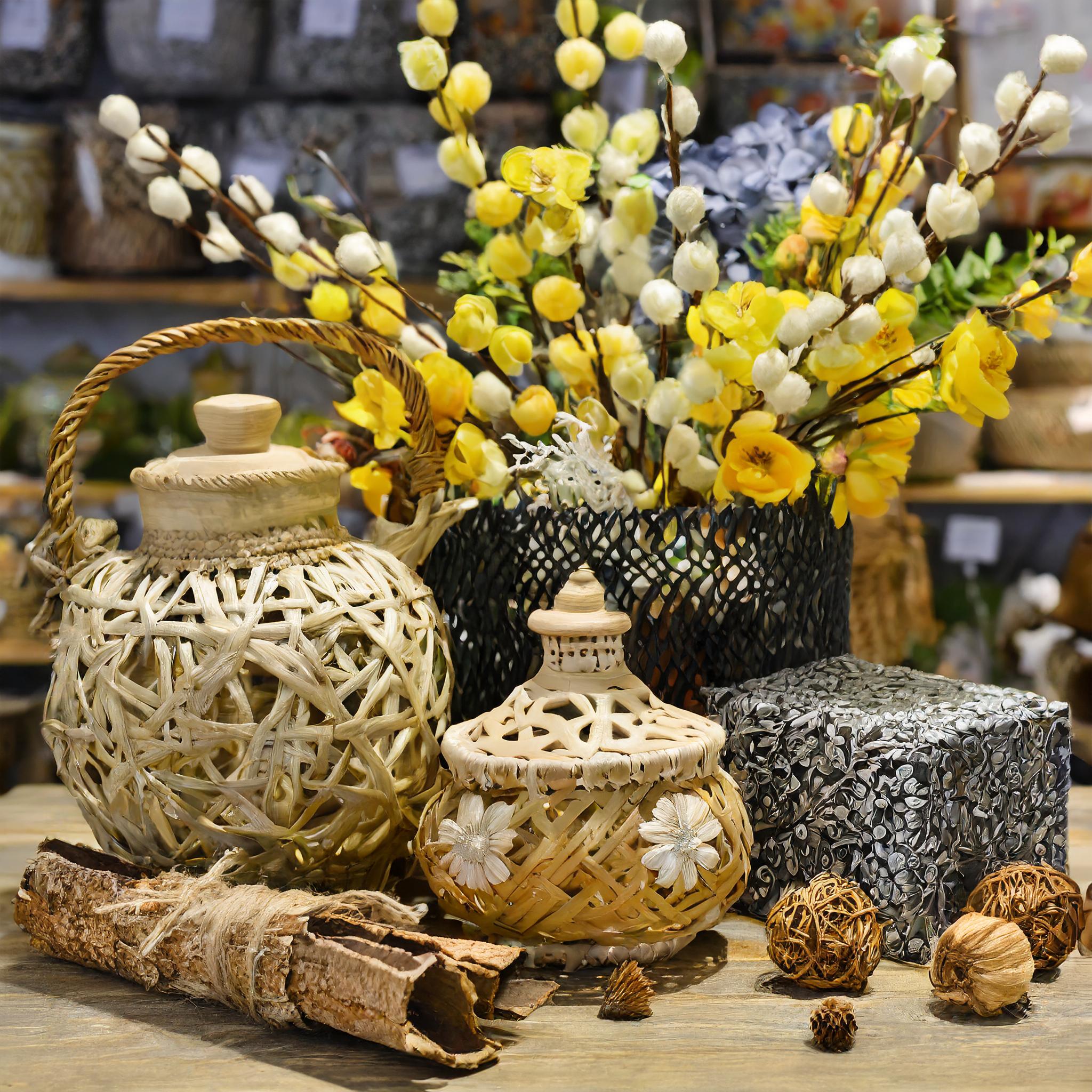 Blumenarrangement mit kreativer Blumenkunst